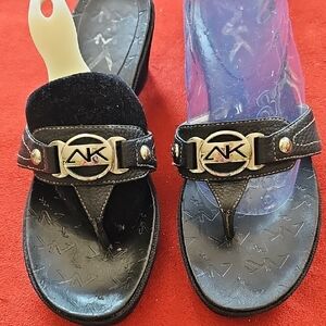 ANNE KLEIN SPORT BLACK LEATHER WEDGE THONG SANDAL